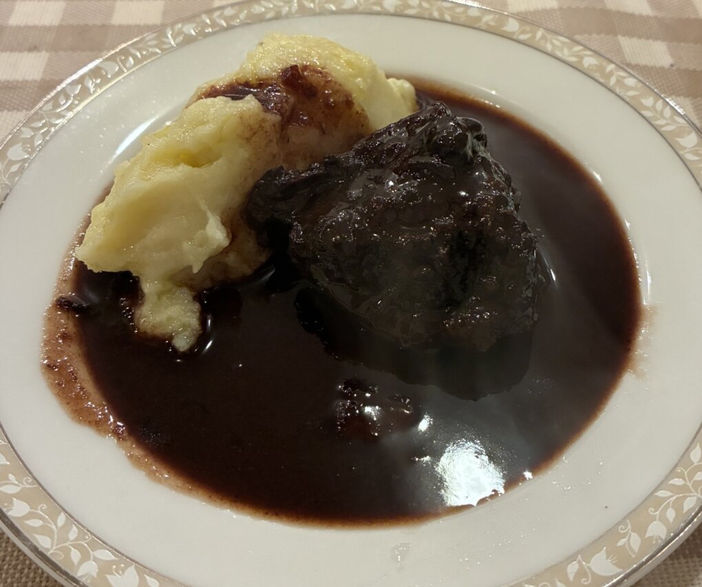 和牛頬肉の赤ワイン煮込み